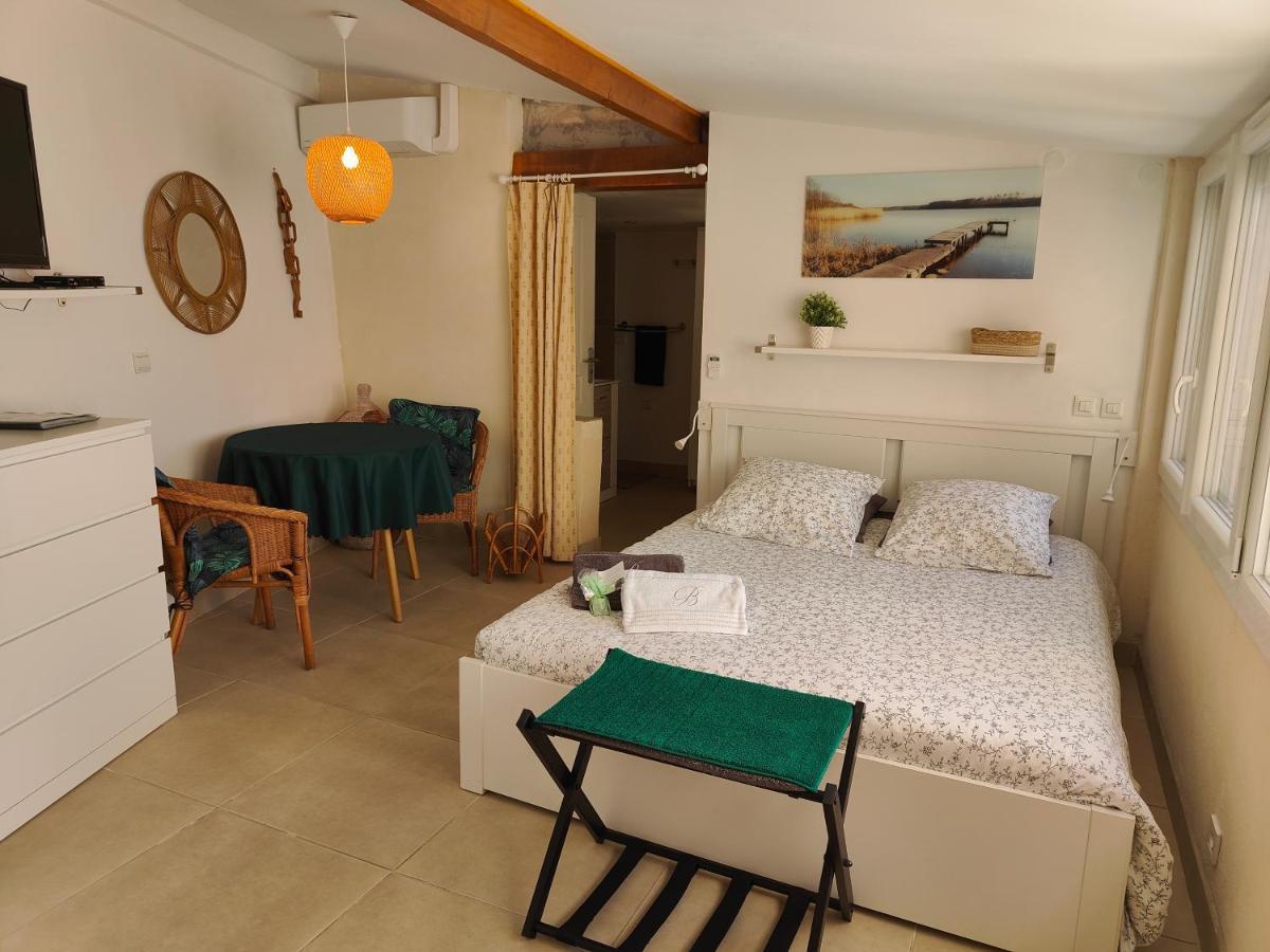 Petite Etoile de Mer: Beachfront Studio with Terrace Saint-Mandrier-sur-Mer Exterior photo