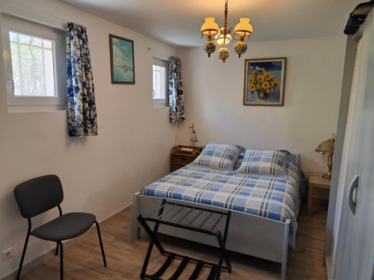 Petite Etoile de Mer: Beachfront Studio with Terrace Saint-Mandrier-sur-Mer Exterior photo